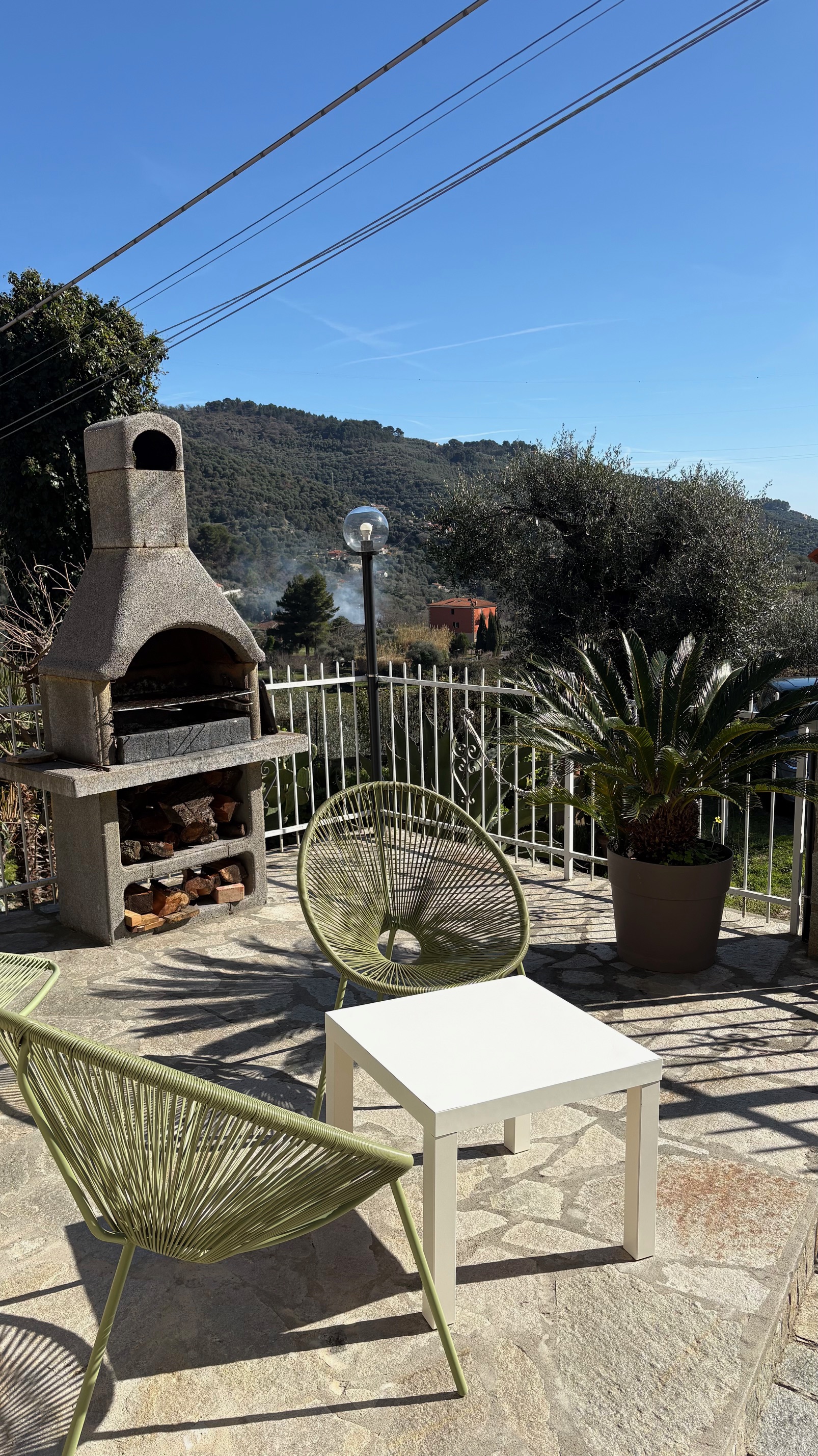 Area barbecue e spazio esterno con vista - Ca Piera Diano Borello