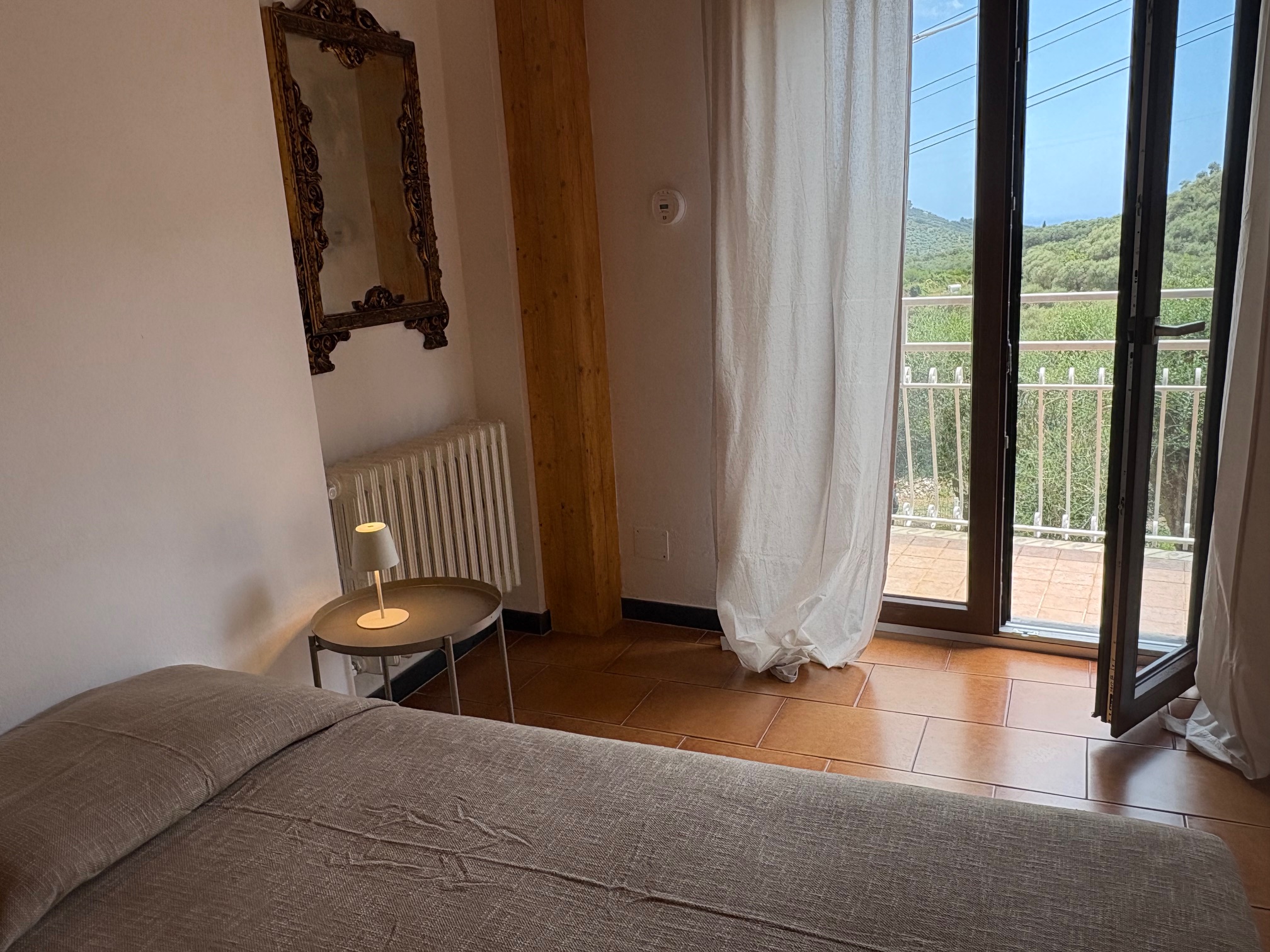 Camera da letto con vista colline - Ca Piera Diano Arentino