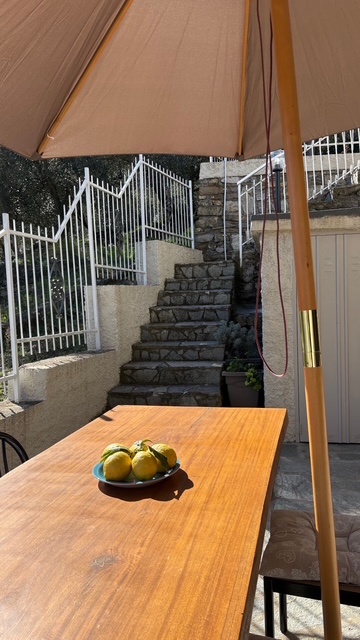 Tavolo esterno con ombrellone - Ca Piera giardino